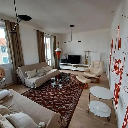 Centre - Spacieux - Calme - Chic Et Cosy - Parking شقة